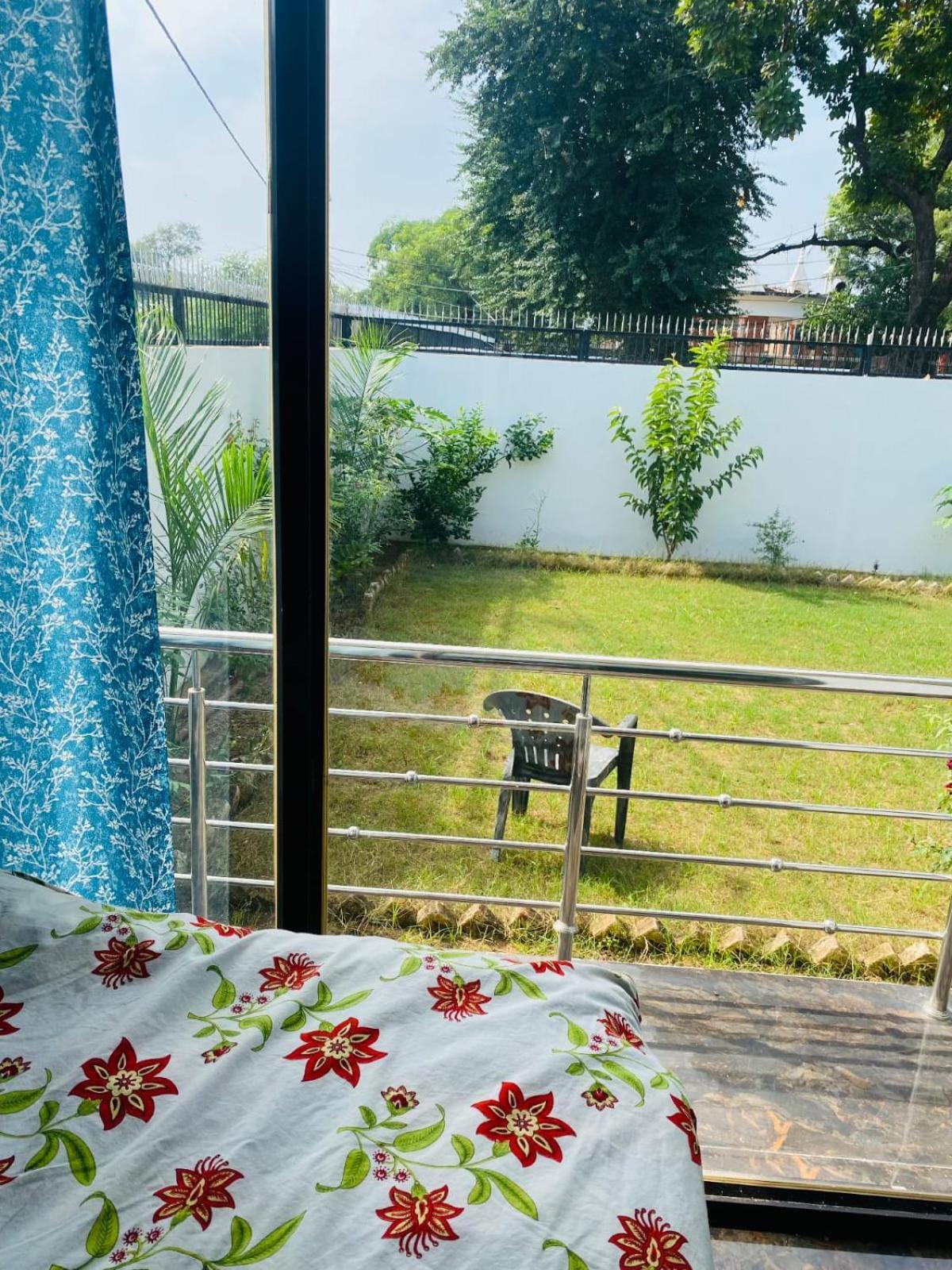 La Calma Homestay Khajurāho エクステリア 写真